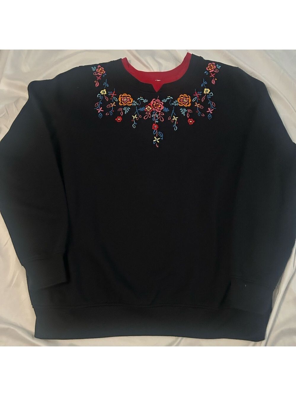 Women’s C & K Designs Floral Embroidered Sweatshirt Black Red L